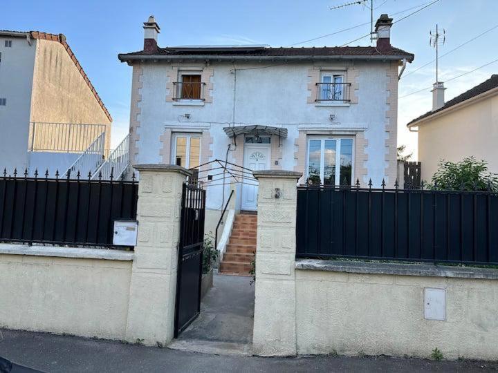 Charmante Studio Ligne 13 Tram 5 Saint Denis بيارفيت-سور-سين المظهر الخارجي الصورة