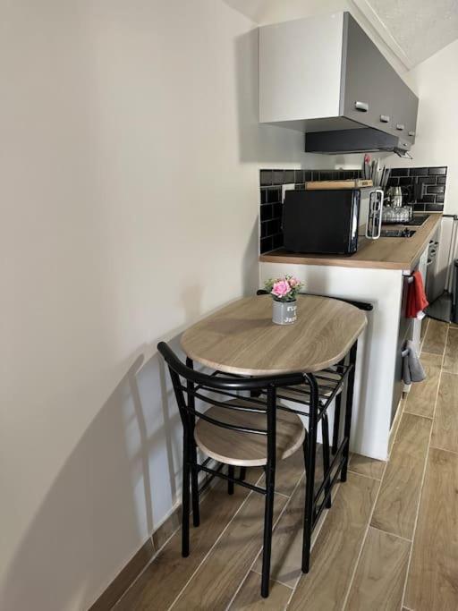 Charmante Studio Ligne 13 Tram 5 Saint Denis بيارفيت-سور-سين المظهر الخارجي الصورة