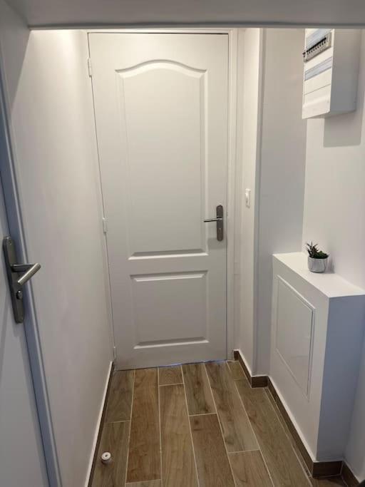 Charmante Studio Ligne 13 Tram 5 Saint Denis بيارفيت-سور-سين المظهر الخارجي الصورة