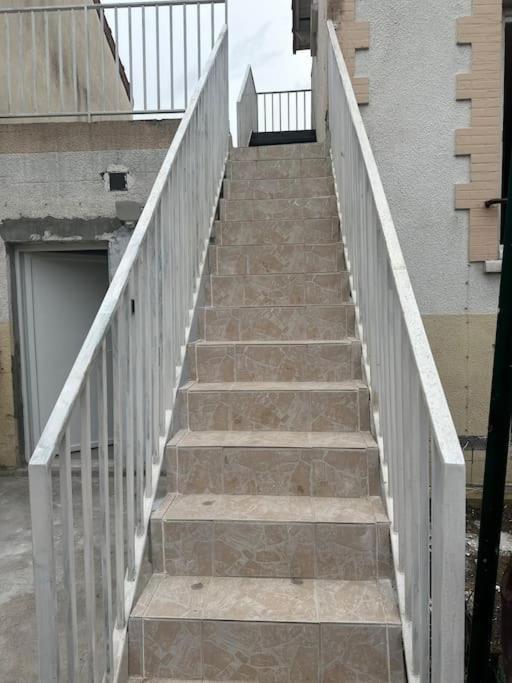 Charmante Studio Ligne 13 Tram 5 Saint Denis بيارفيت-سور-سين المظهر الخارجي الصورة